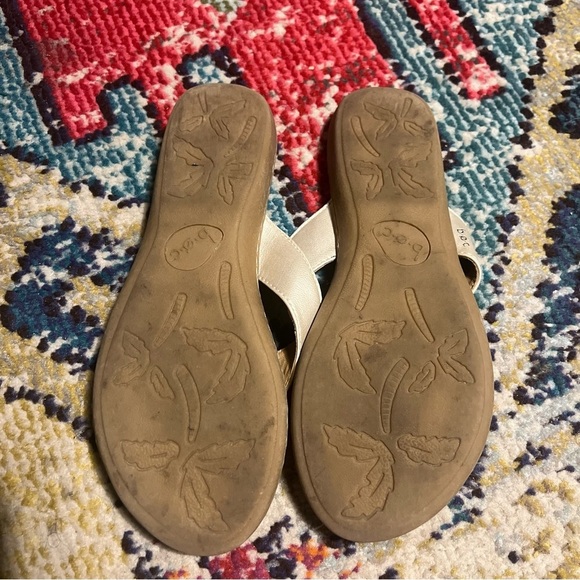 B.O.C. Zita Tooled Flip-Flop Thong Toe Post Sandal Cream Size 8M - Picture 3 of 3